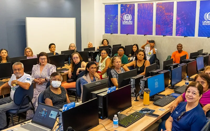 Curso de informática forma idosos em Águas Claras
