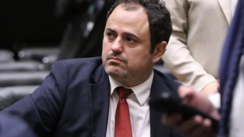 Glauber Braga escapa da cassação no plenário da Câmara