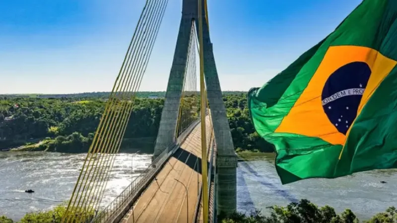 Caminhões sem carga podem passar na ponte Brasil-Paraguai
