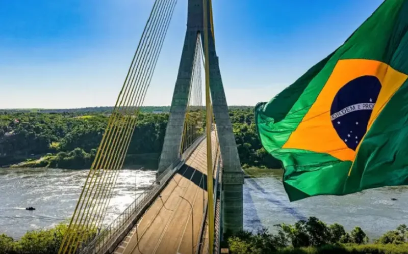 Caminhões sem carga podem passar na ponte Brasil-Paraguai