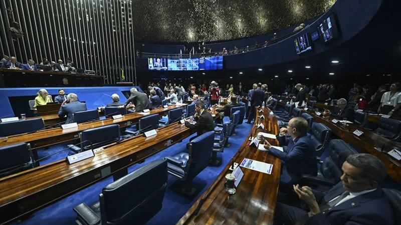 Aprovado projeto da redução de penas. Segue para a sanção