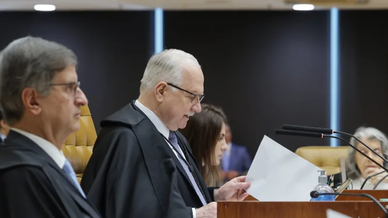 Edson Fachin, ministro que chefia o Supremo Tribunal Federal, na leitura do seu discurso que encerrou as atividades do Judiciário em 2025/Rosinei Coutinho/STF