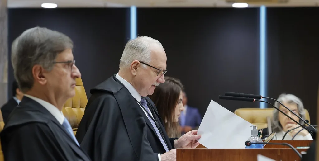 Edson Fachin, ministro que chefia o Supremo Tribunal Federal, na leitura do seu discurso que encerrou as atividades do Judiciário em 2025/Rosinei Coutinho/STF