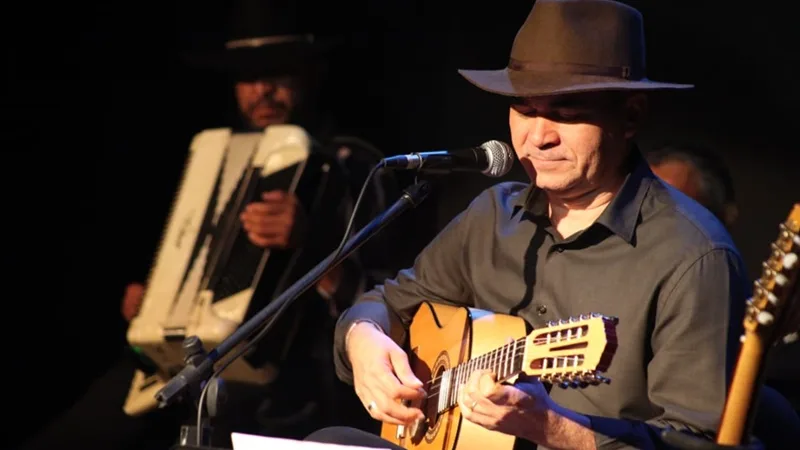 Viola caipira no projeto Arte na Praça em Sobradinho