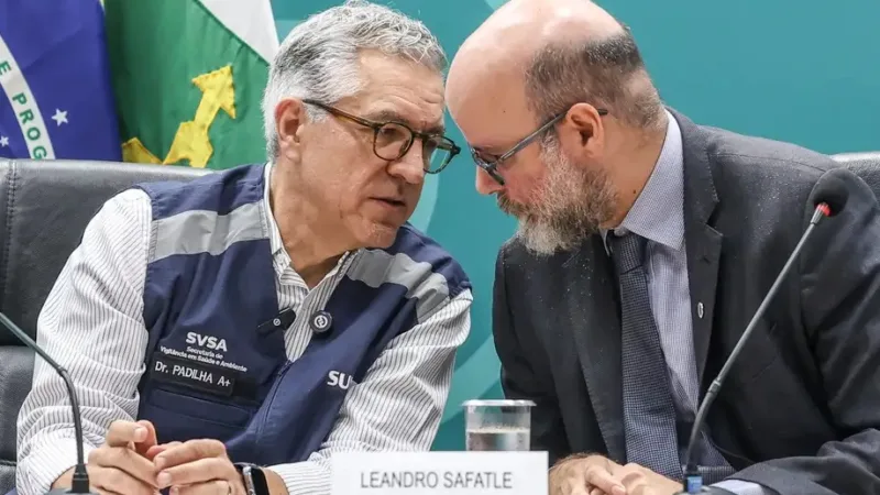 Leandro Safatle, diretor da Anvisa, e Alexandre Padilha, ministro da Saúde, anunciaram a primeira fase do estudo da polilaminina para lesões na medula/Valter Campanato/Agência Brasil