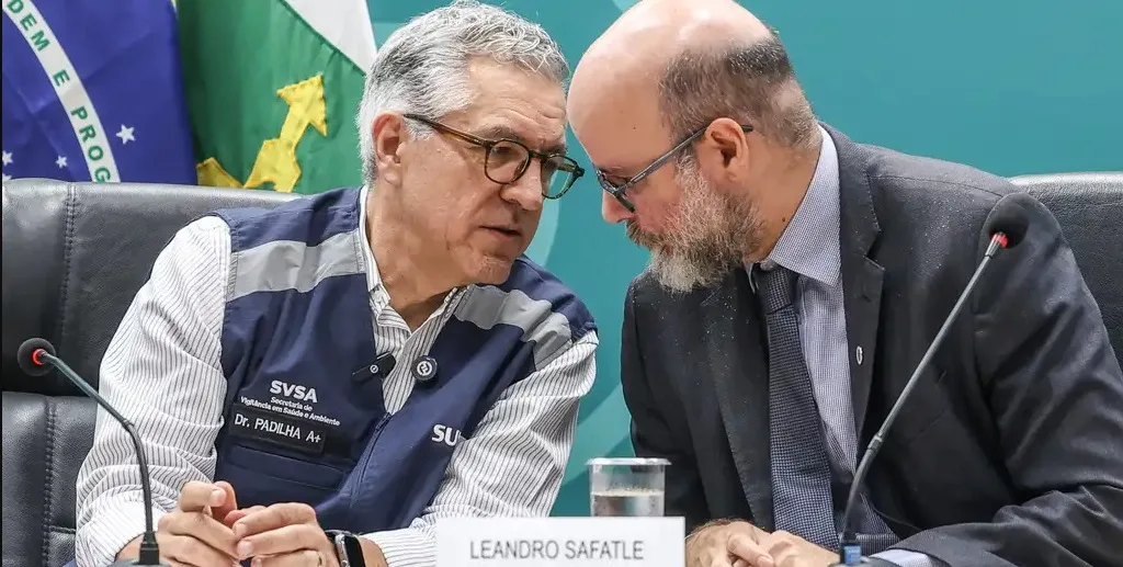 Leandro Safatle, diretor da Anvisa, e Alexandre Padilha, ministro da Saúde, anunciaram a primeira fase do estudo da polilaminina para lesões na medula/Valter Campanato/Agência Brasil