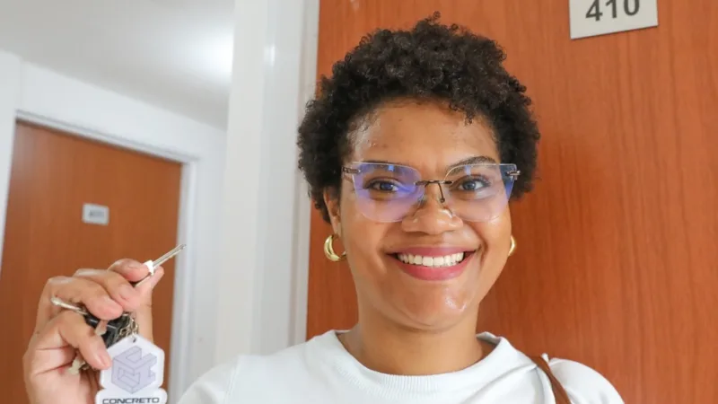 Kleinnyana Braga comemora a conquista da casa própria junto com outras 320 famílias no Riacho Fundo II/Lúcio Bernardo Jr./Agência Brasília