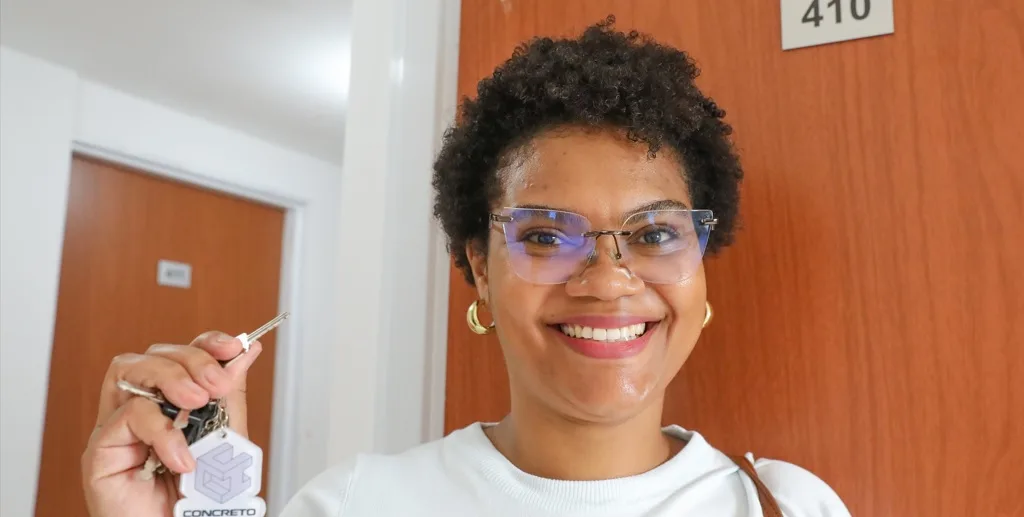 Kleinnyana Braga comemora a conquista da casa própria junto com outras 320 famílias no Riacho Fundo II/Lúcio Bernardo Jr./Agência Brasília