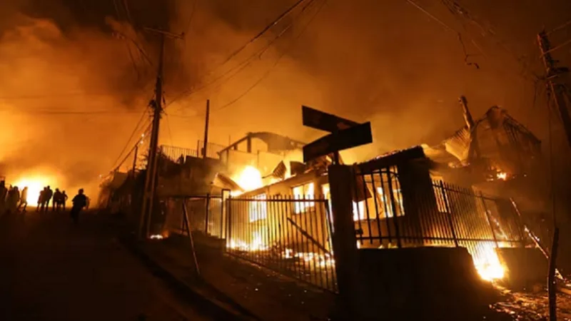 Toque de recolher e 18 mortos após incêndios no Chile