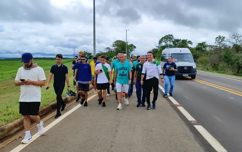 Deputados federais caminhada protesto Misto Brasil