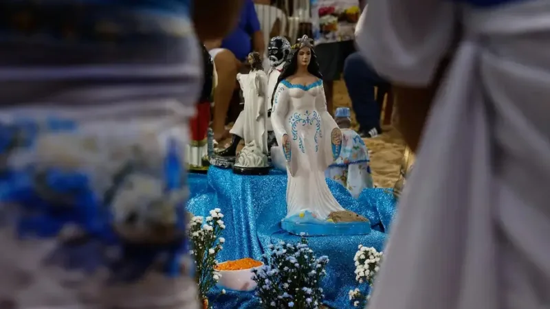 Oferendas são deixadas na virada do Ano para Iemanjá, na Praia Vermelha, na Urca, zona sul do Rio de Janeiro/Tânia Rêgo/Agência Brasil