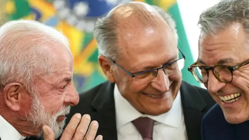 Lula da Silva, Geraldo Alckmin e Alexandre Padilha na cerimônia do anúncio da Rede Nacional de Hospitais e Serviços Inteligentes do SUS/Marcelo Camargo/Ag Brasil