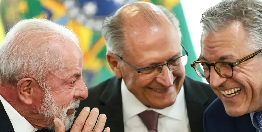 Lula da Silva, Geraldo Alckmin e Alexandre Padilha na cerimônia do anúncio da Rede Nacional de Hospitais e Serviços Inteligentes do SUS/Marcelo Camargo/Ag Brasil