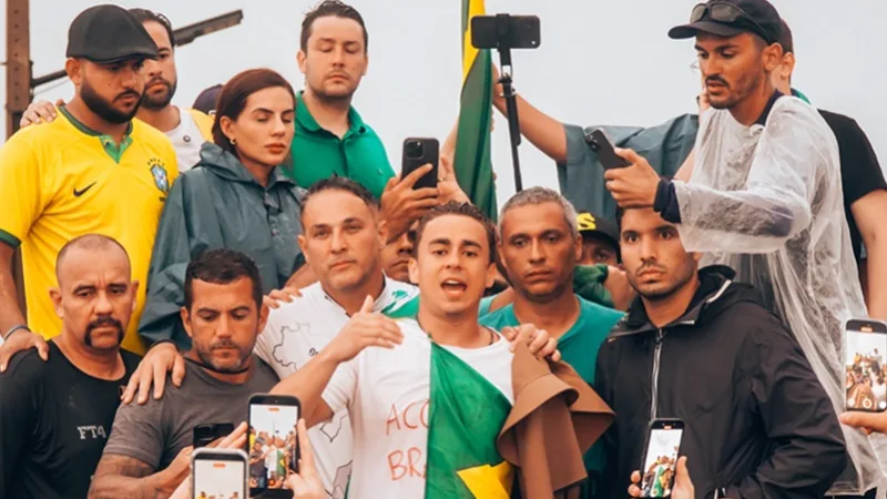 Nikolas Ferreira, a psicologia das massas e a função do herói