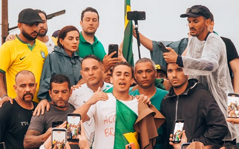 Nikolas Ferreira, a psicologia das massas e a função do herói