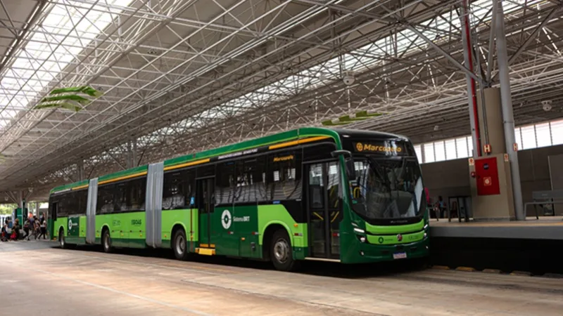 Maior ônibus biarticulado elétrico vai transportar 250 passageiros