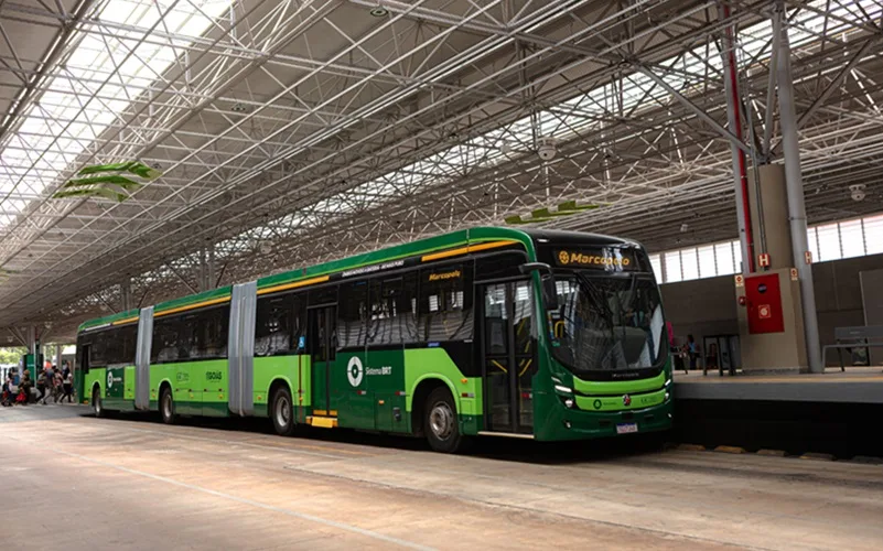 Maior ônibus biarticulado elétrico vai transportar 250 passageiros