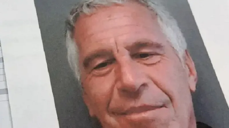 Promotoria de Paris investigará crimes de Epstein