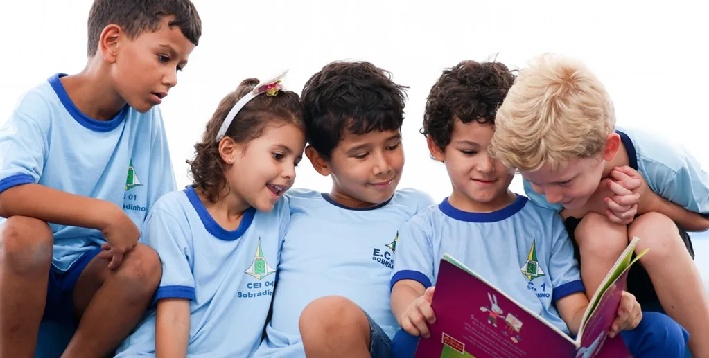 Milhares de estudantes da rede pública do Distrito Federal começaram o ano letivo e muitos se encontraram nesta nova experiência/Felipe Noronha/SEEDF