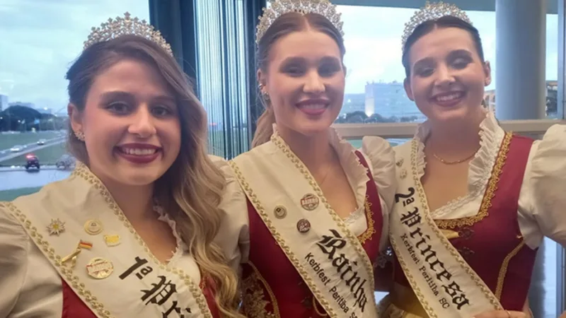 Rainha e princesas da Kerbfest, de Peritiba (SC), confraternização que será em maio, veio com a colheita e que agora completa mais de um século/Jorge Koury/Misto Brasil