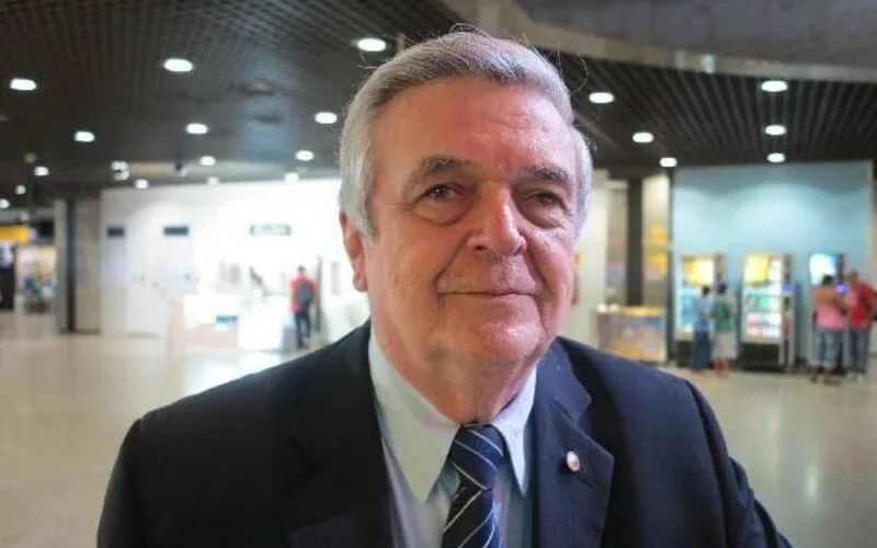 Ex-deputado Ariosto Holanda morreu em Fortaleza
