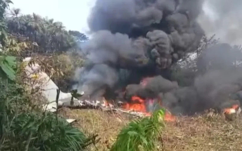 Avião da Colômbia cai com mais de 100 militares a bordo