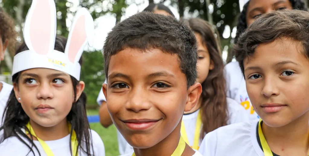 Crianças são recepcionadas para uma festa na Páscoa Solidária, que reuniu 300 pessoas numa tarde de acolhimento/Joel Rodrigues/Agência Brasília