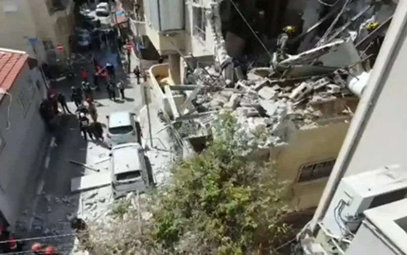 Mísseis ferem mais de 100 em Israel que lançou novos ataques