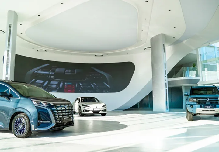 Grupo inaugura loja de carros de luxo de montadora chinesa