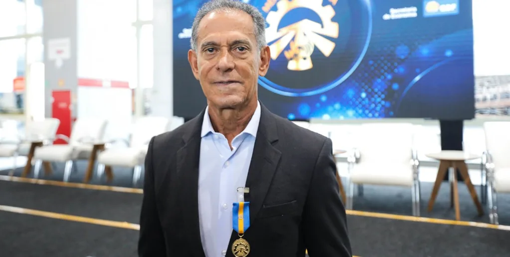 Weligton Luiz Moraes, secretário de Comunicação do DF, exige a medalha do Mérito de Economia, entregue a diversas autoridades distritais/Joel Rodrigues/Agência Brasília