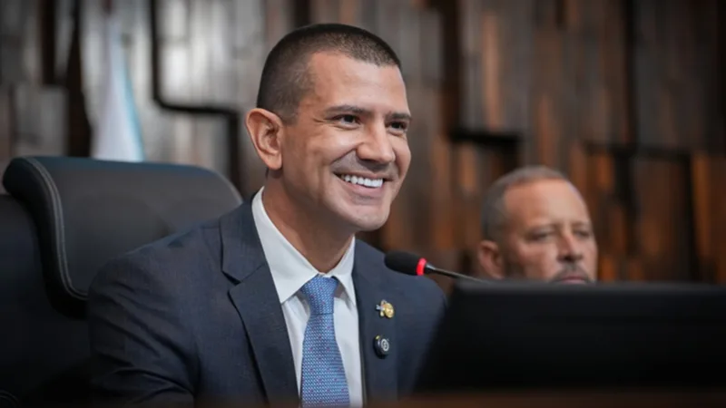 Ministro do STF mantém governador interino do RJ no cargo