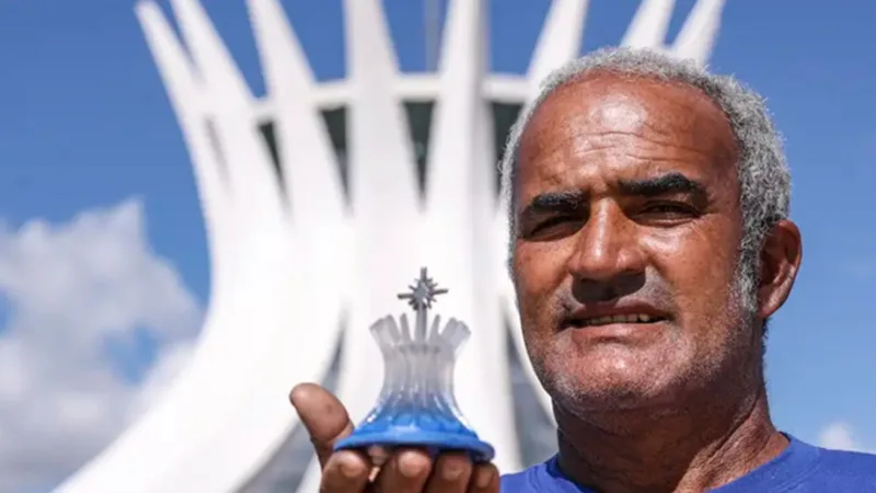 Aguinaldo Noleto produz pequenas peças homenageando os monumentos de Brasília/Marcelo Camargo/Agência Brasil
