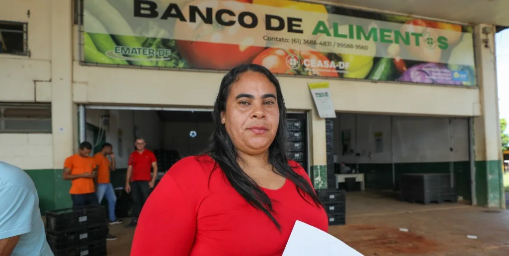 Rogéria Cristina da Silva, do programa Desperdício Zero da Ceasa-DF, que destinou 96,2 mil kg de alimentos a 57 entidades em três meses/Paulo H. Carvalho/Agência Brasília