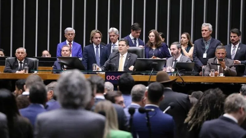 Congresso derruba vetos e beneficia condenados de 8 de janeiro