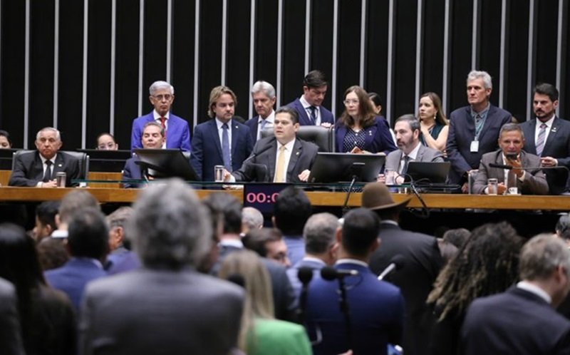 Congresso derruba vetos e beneficia condenados de 8 de janeiro
