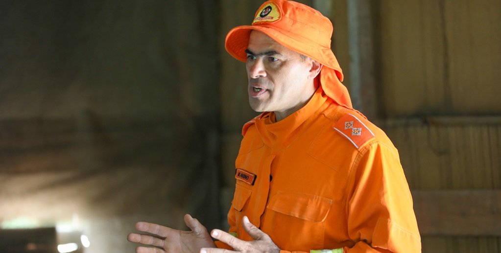 Michel Aquino, tenente do Corpo de Bombeiros, orienta os produtores rurais para combater os incêndios florestais/Lúcio Bernardo Jr./Agência Brasília