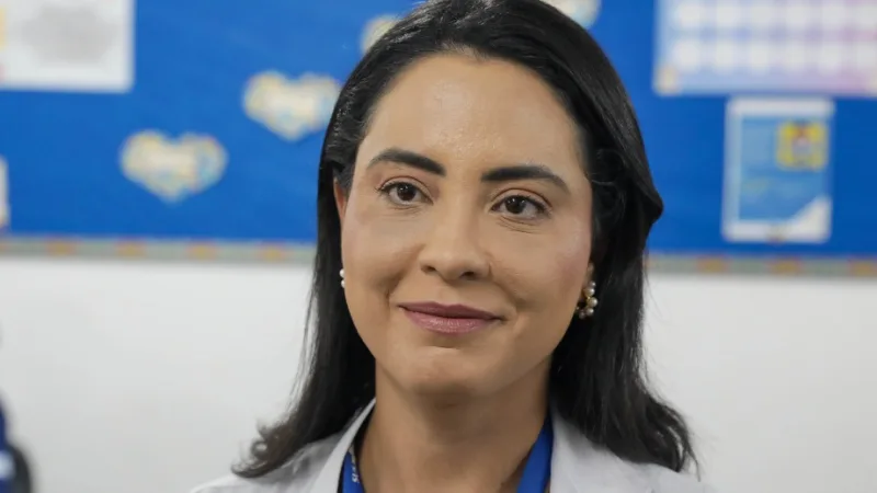 Layara Lisboa, coordenadora da equipe da UBS 5, participou do Programa Saúde na Escola que foi realizado no CEF 5 de Taguatinga/Matheus Borges/Agência Brasília