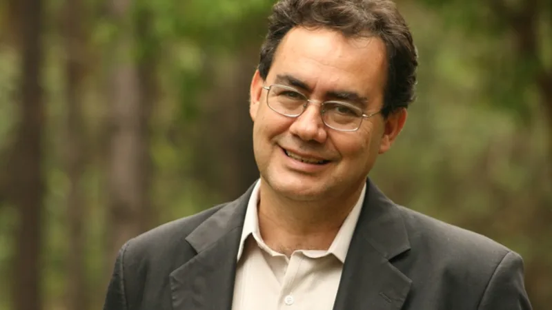 Escritor é pré-candidato à Presidência pelo Avante