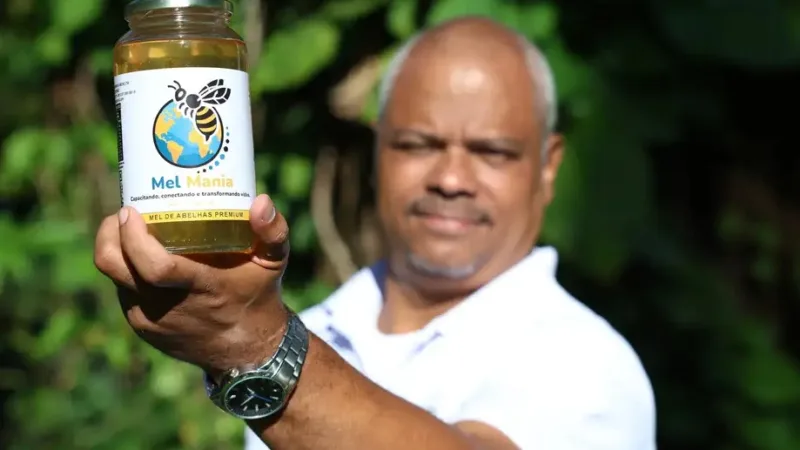 João Lopes é microempreendedor e cuida da produção de mel de abelha no norte de Minas Gerais/Rovena Rosa/Agência Brasil