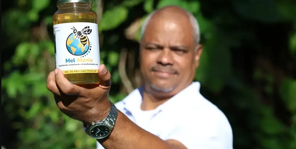 João Lopes é microempreendedor e cuida da produção de mel de abelha no norte de Minas Gerais/Rovena Rosa/Agência Brasil