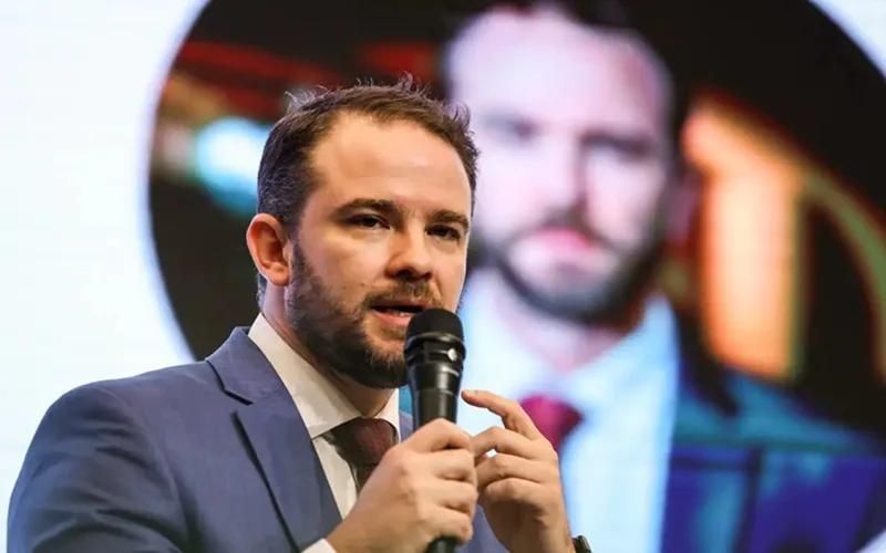 Ministro Dorigan começa agenda internacional