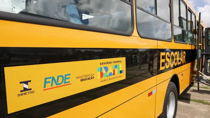 Estudantes de Planaltina têm novos ônibus escolares