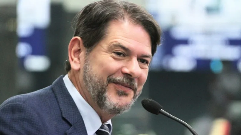 Cid Gomes diz que apoia o irmão Ciro à Presidência
