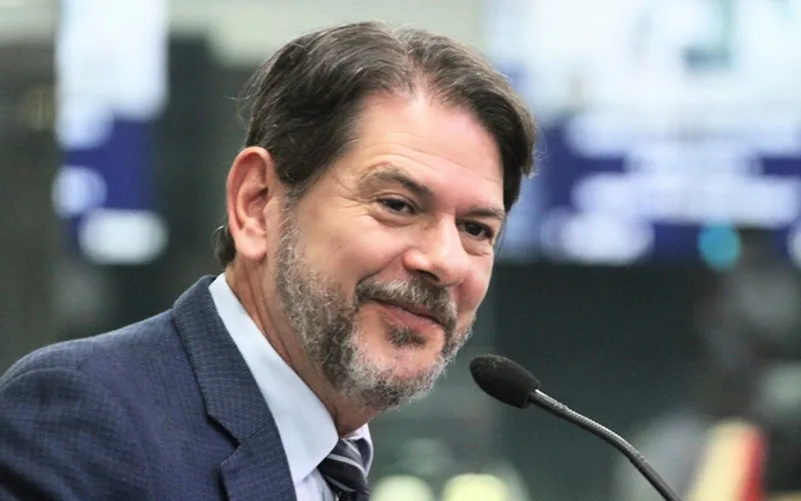 Cid Gomes diz que apoia o irmão Ciro à Presidência