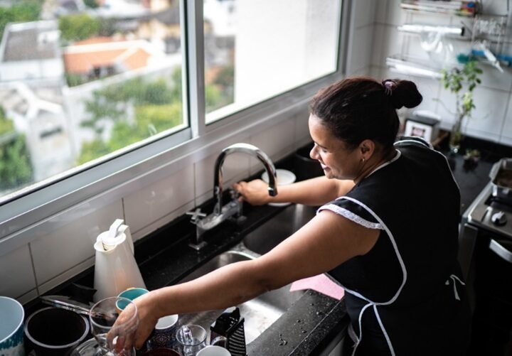 Emprego doméstico registrou aumento na renda