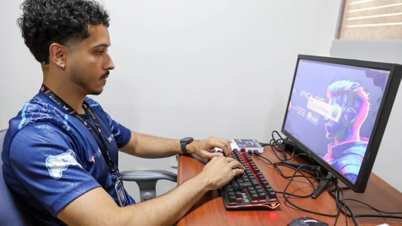 Guilherme Trent é coordenador do Gamifica, que transforma equipamento clandestino em minicomputadores/Lúcio Bernardo Jr./Agência Brasília
