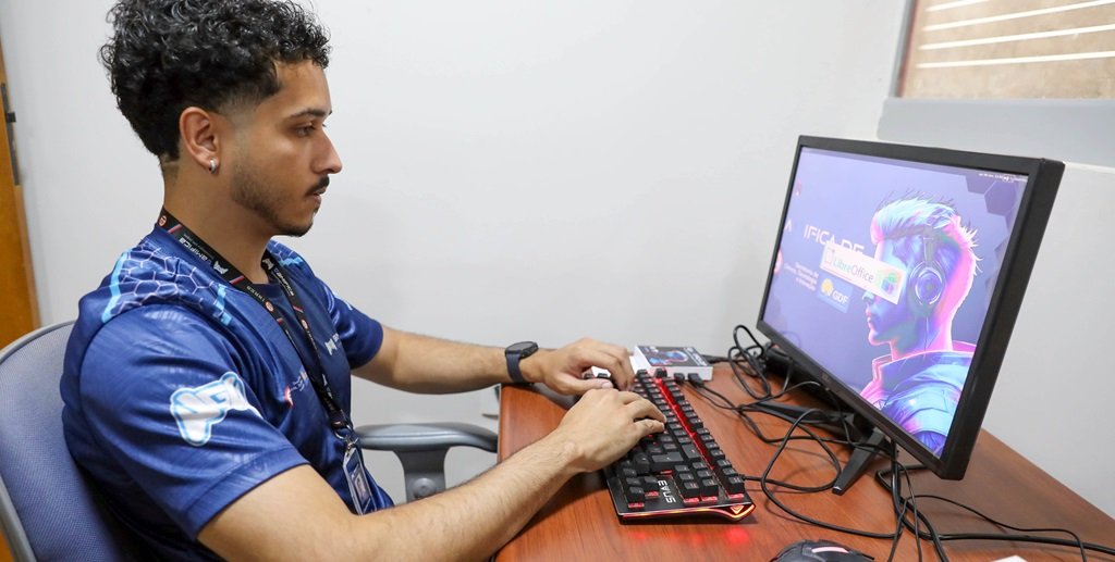 Guilherme Trent é coordenador do Gamifica, que transforma equipamento clandestino em minicomputadores/Lúcio Bernardo Jr./Agência Brasília