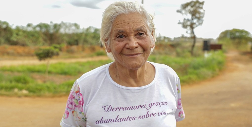 Helena Alves Pereira, de Brazlândia, gostou da notícia que máquinas agrícolas foram cedidas a associações de produtores/Matheus Borges/Agência Brasília