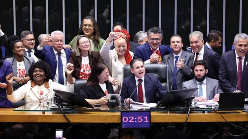 Plenário da Câmara aprovou a PEC da escala 6X1