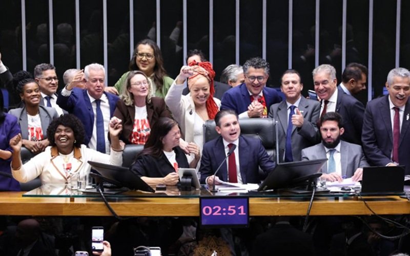 Plenário da Câmara aprovou  a PEC da escala 6X1